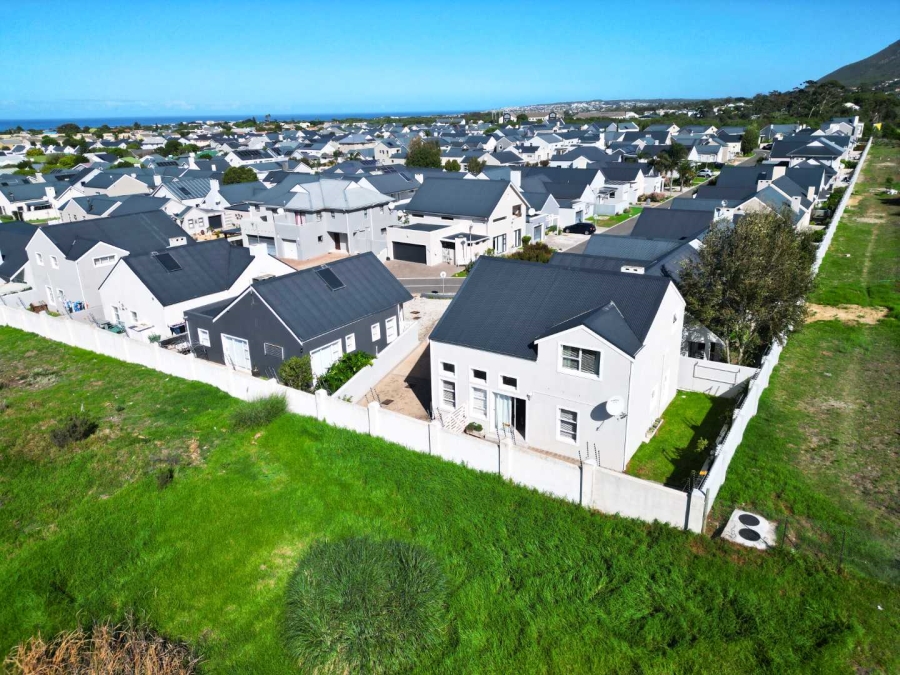 3 Bedroom Property for Sale in Sandbaai Western Cape